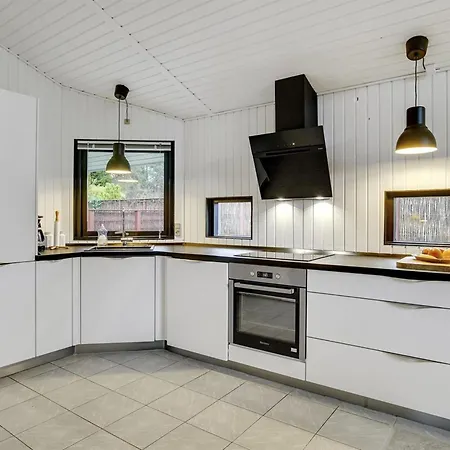 Vakantiehuis Aimi - 270m From The Sea By Interhome Bøtø By